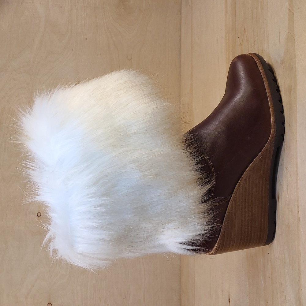 Sorel Park City Short Faux Fur Leather Wedge Brown White Boots